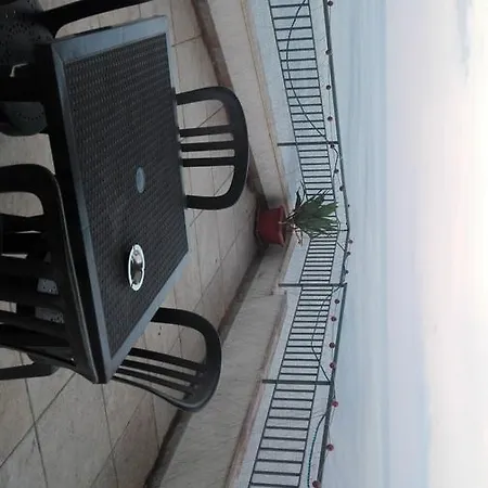 La Nave Sul Mare Di Taormina Letojanni
