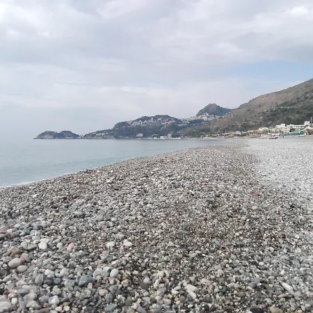 La Nave Sul Mare Di Taormina * Letojanni
