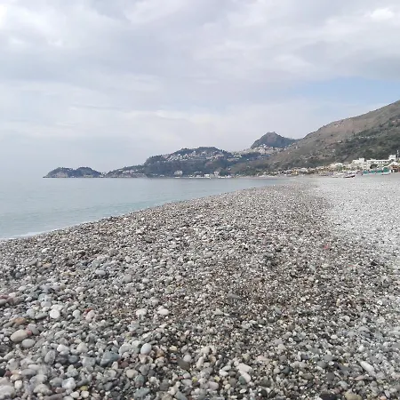 La Nave Sul Mare Di Taormina * Letojanni