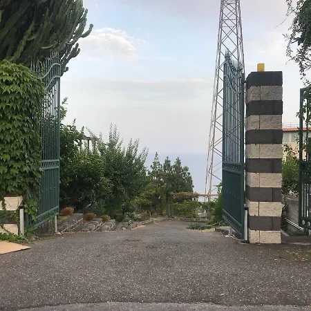 La Nave Sul Mare Di Taormina Bed & Breakfast