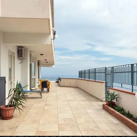 Nocleg ze śniadaniem La Nave Sul Mare Di Taormina Letojanni